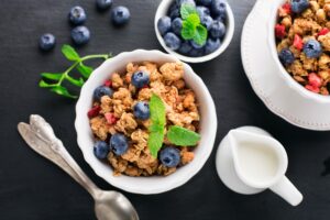 Joghurt-Granola mit Beeren