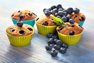 Muffins mit Banane und Blaubeeren Muffins mit Banane und Blaubeeren