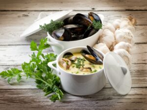Muschelsuppe mit Pastinaken