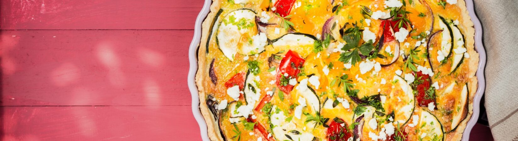Auberginenquiche mit Paprika und Käse Auberginenquiche mit Paprika und Käse