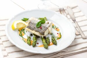 Kabeljaufilet mit Spargel in Tomaten-Sahne-Sauce