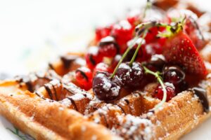 Waffel mit Beeren und Joghurt Waffel mit Beeren und Joghurt